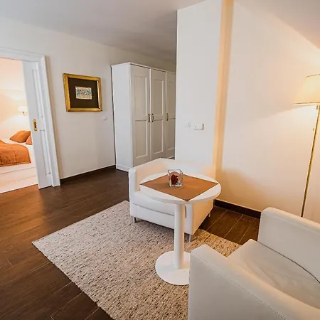 Villa Istenic *