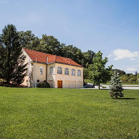 Istenic Villa